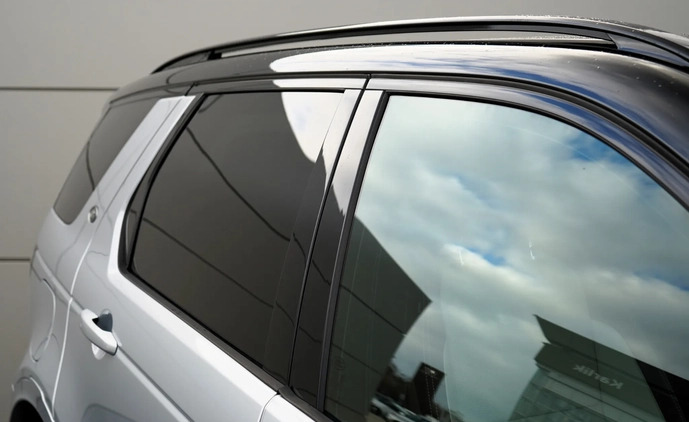 Land Rover Discovery Sport cena 234900 przebieg: 8097, rok produkcji 2023 z Trzebiatów małe 379